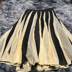 ASOS, size 2, cream & black midi skirt. Side zipper closure.